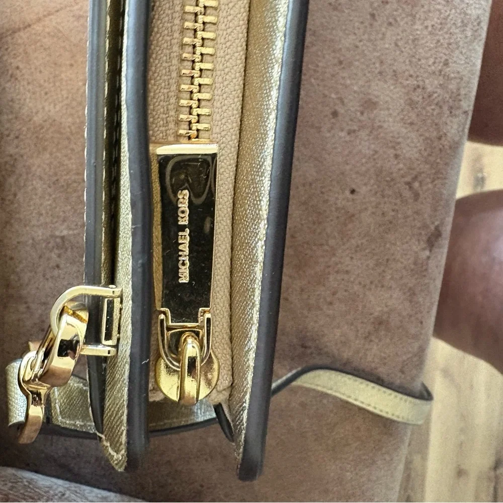 MICHAEL KORS Jet Set Travel  Leather Crossbody Authenticated